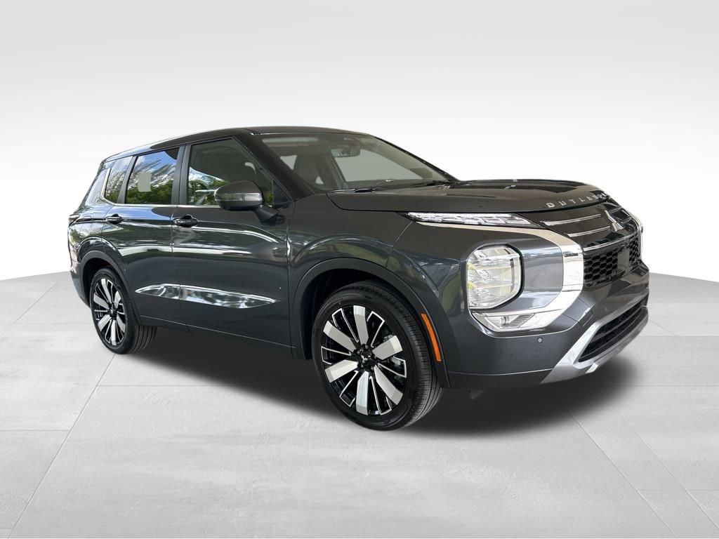 New 2025 Mitsubishi Outlander SE image 2
