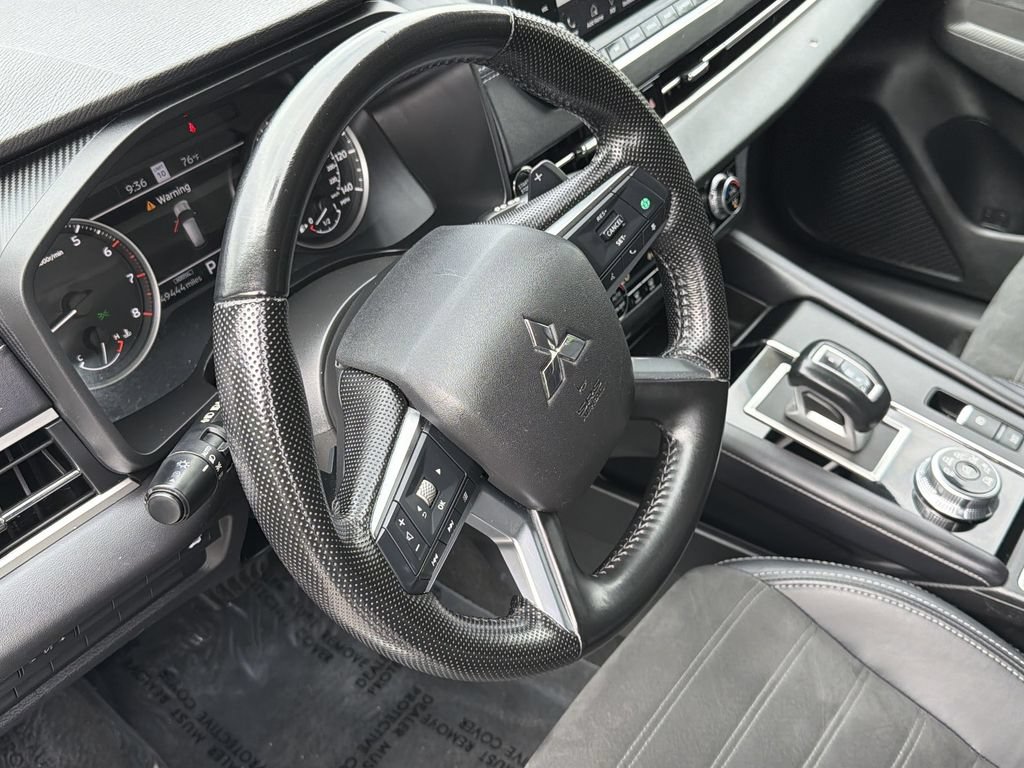 Used 2024 Mitsubishi Outlander SE AWD/4WD image 11