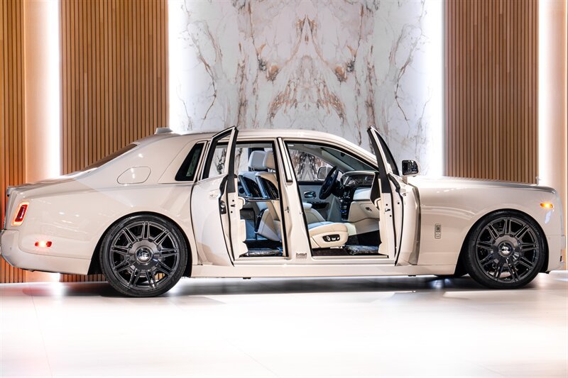 Used 2026 Rolls-Royce Phantom Sedan RWD image 3