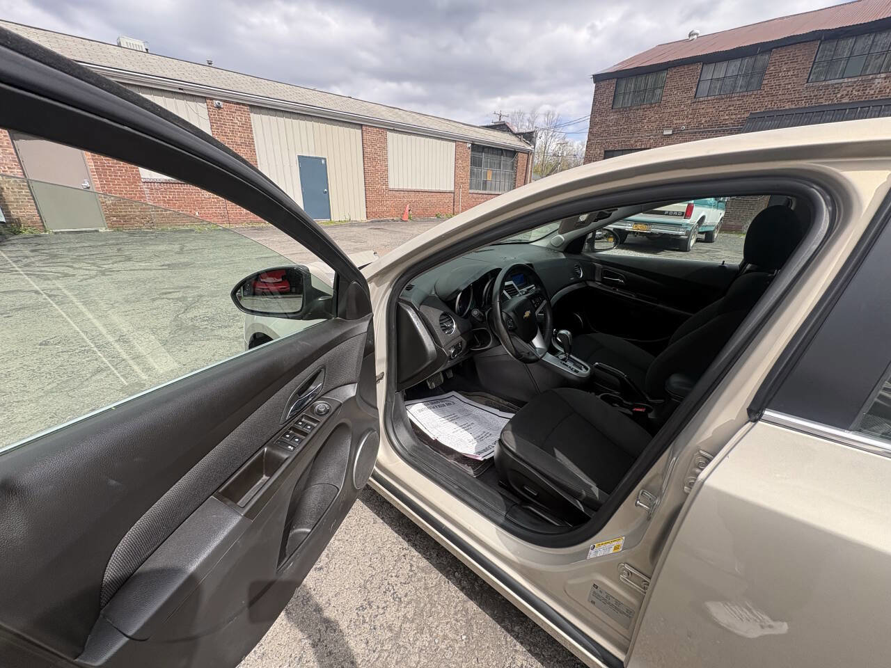 Used 2011 Chevrolet Cruze LT FWD image 15