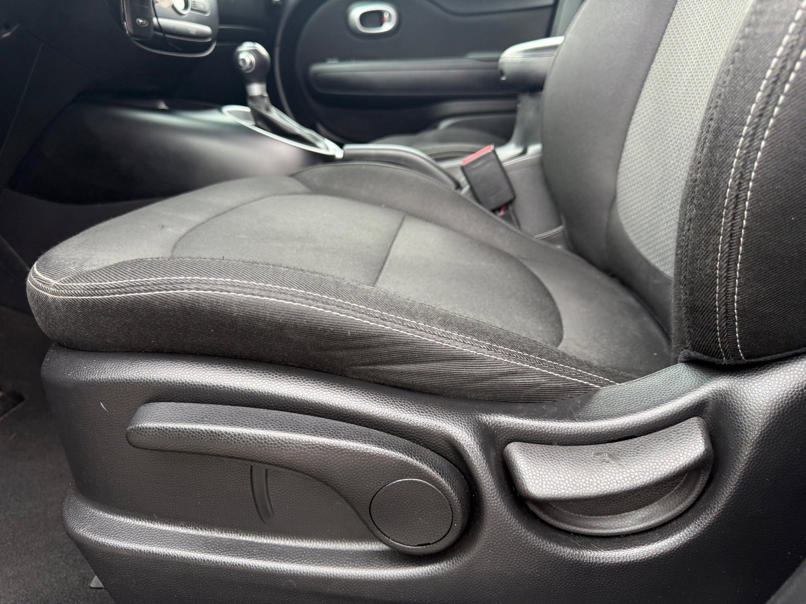 Used 2017 Kia Soul + FWD image 10