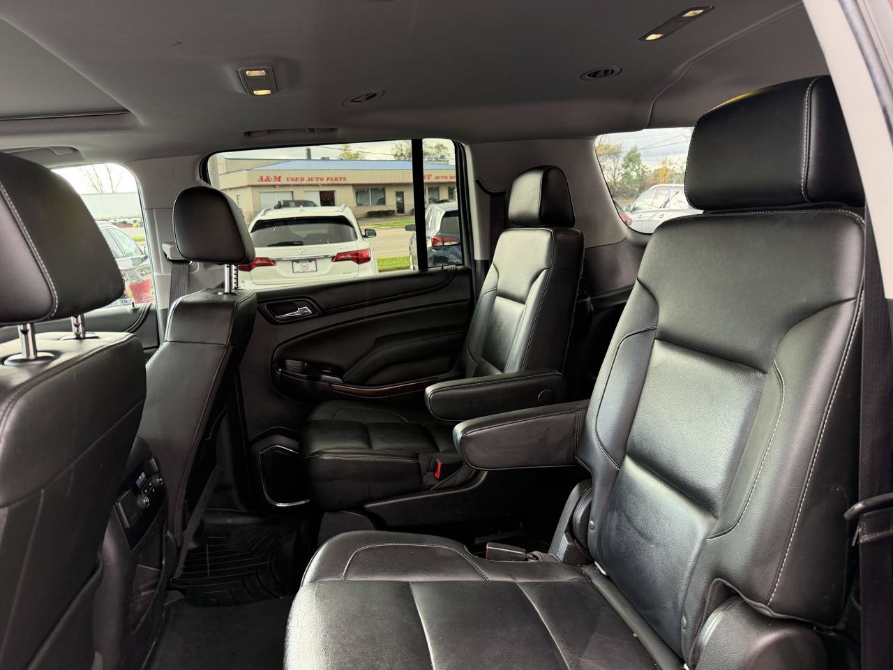 Used 2016 Chevrolet Suburban LT w/ Luxury Package AWD/4WD image 11