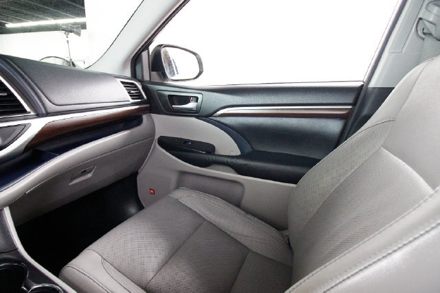 Used 2015 Toyota Highlander Limited Platinum AWD/4WD image 8
