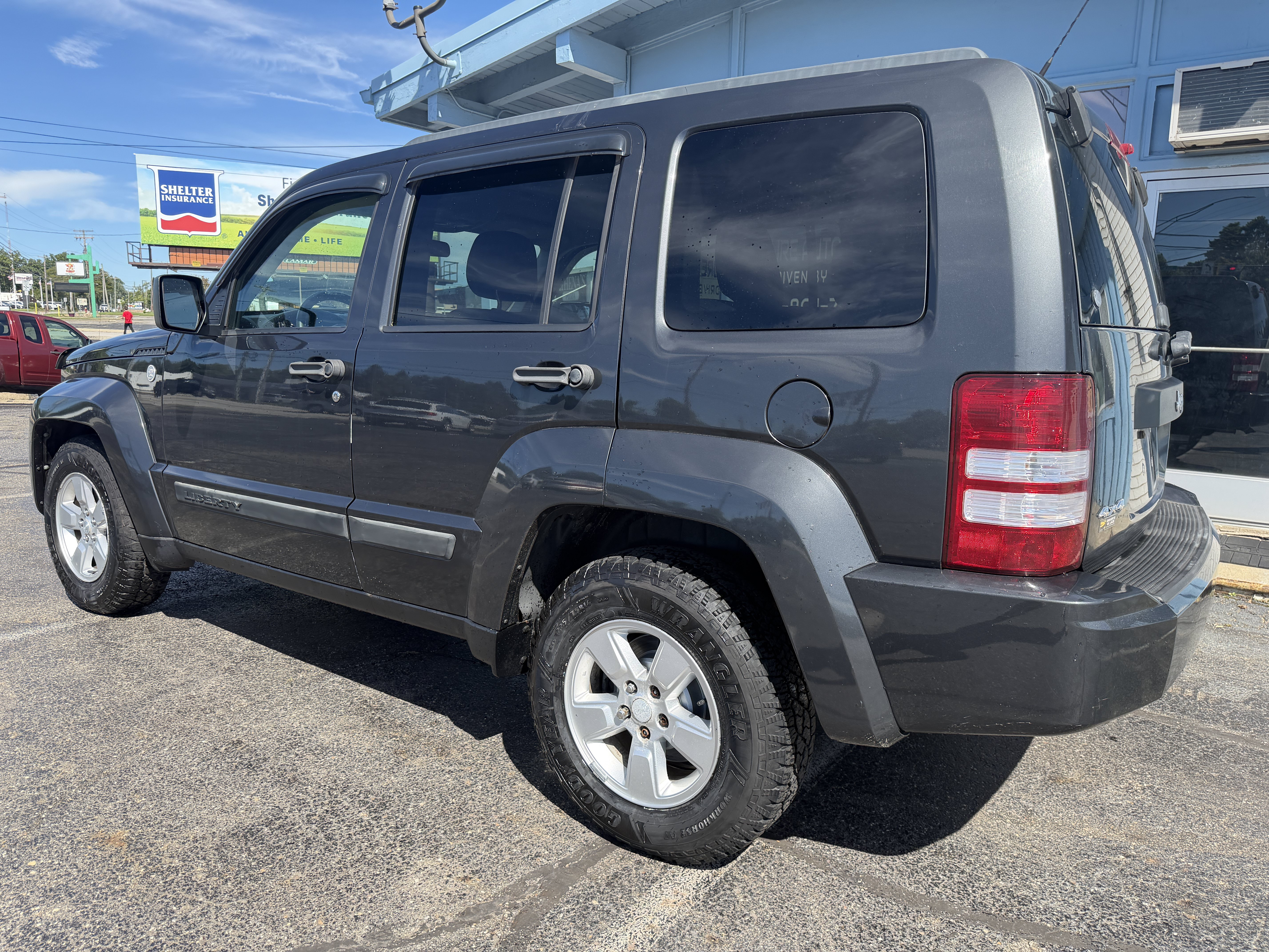 Used 2011 Jeep Liberty Sport AWD/4WD image 3