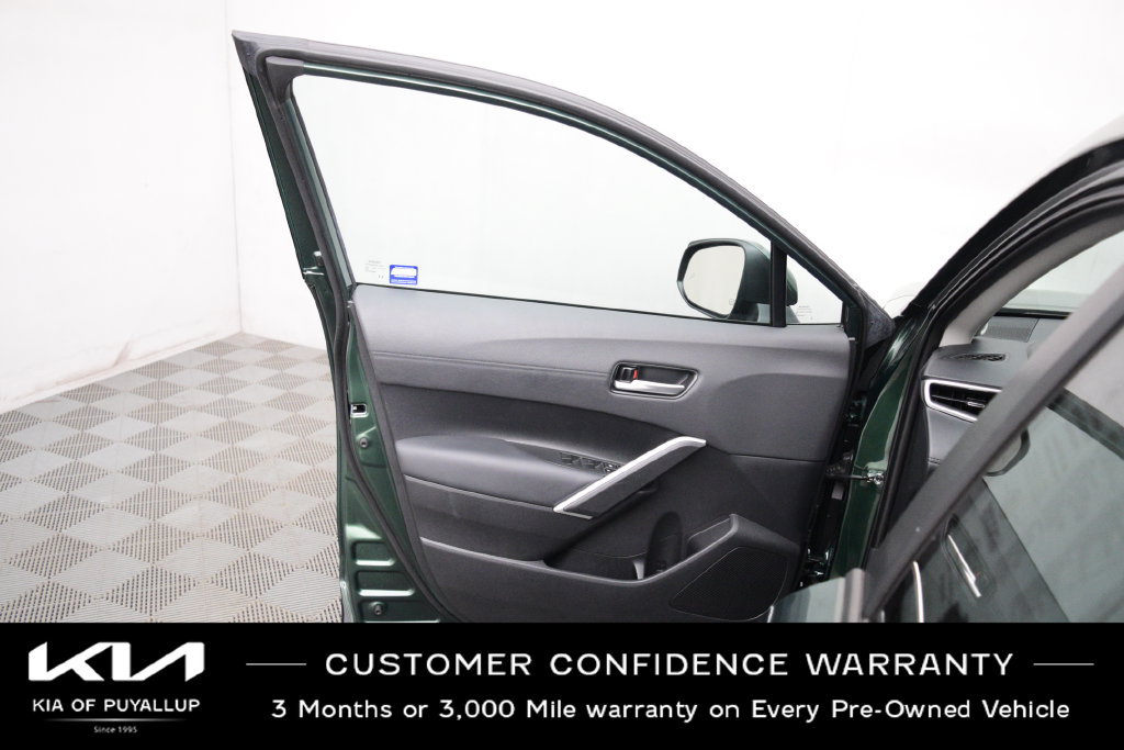Used 2022 Toyota Corolla Cross XLE w/ Convenience Package AWD/4WD image 9