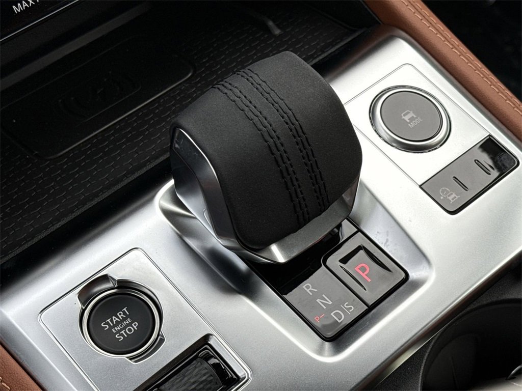 Used 2025 Jaguar F-PACE R-Dynamic S image 27