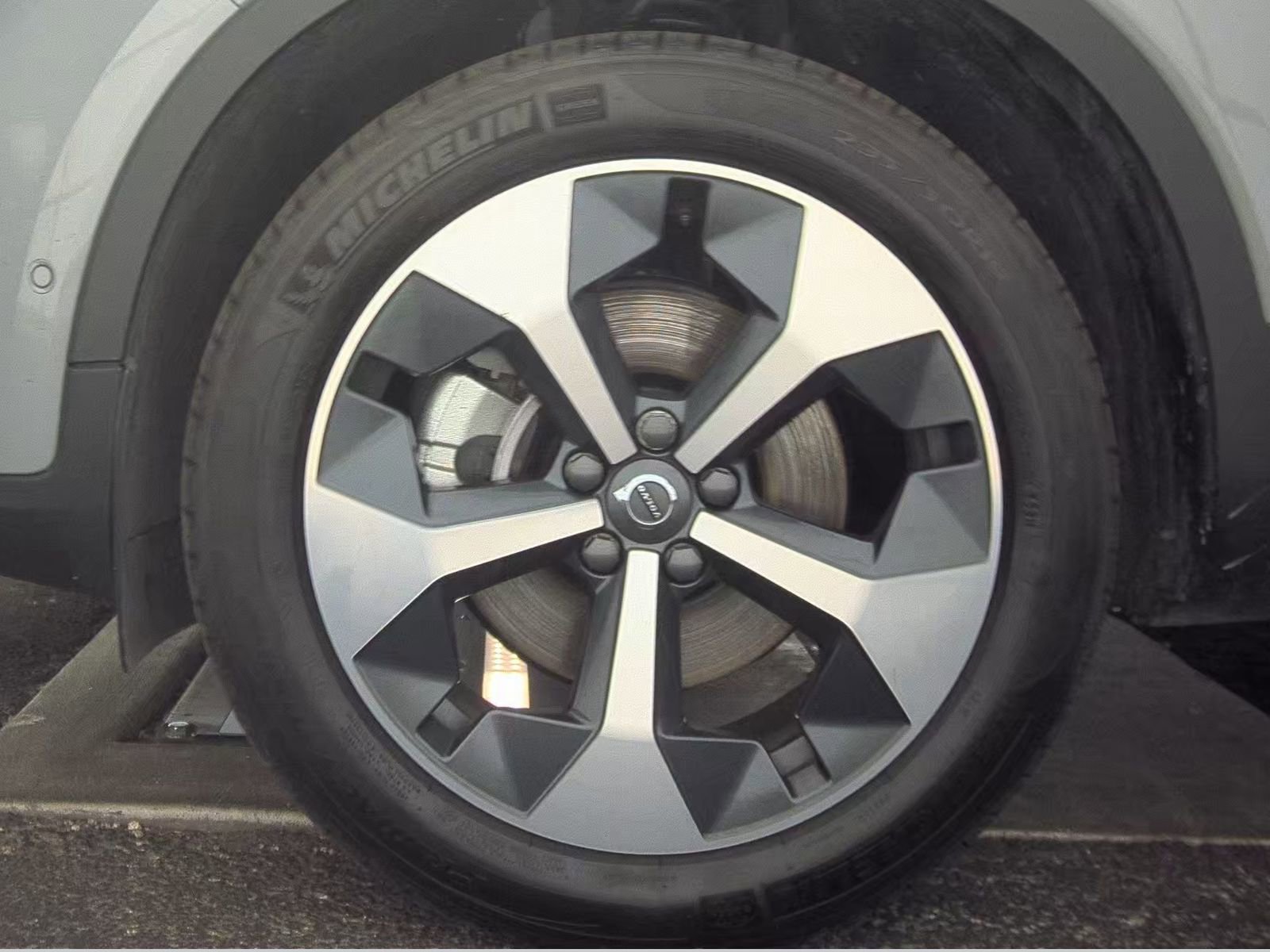 Used 2026 Volvo XC40 B5 Plus AWD/4WD image 11