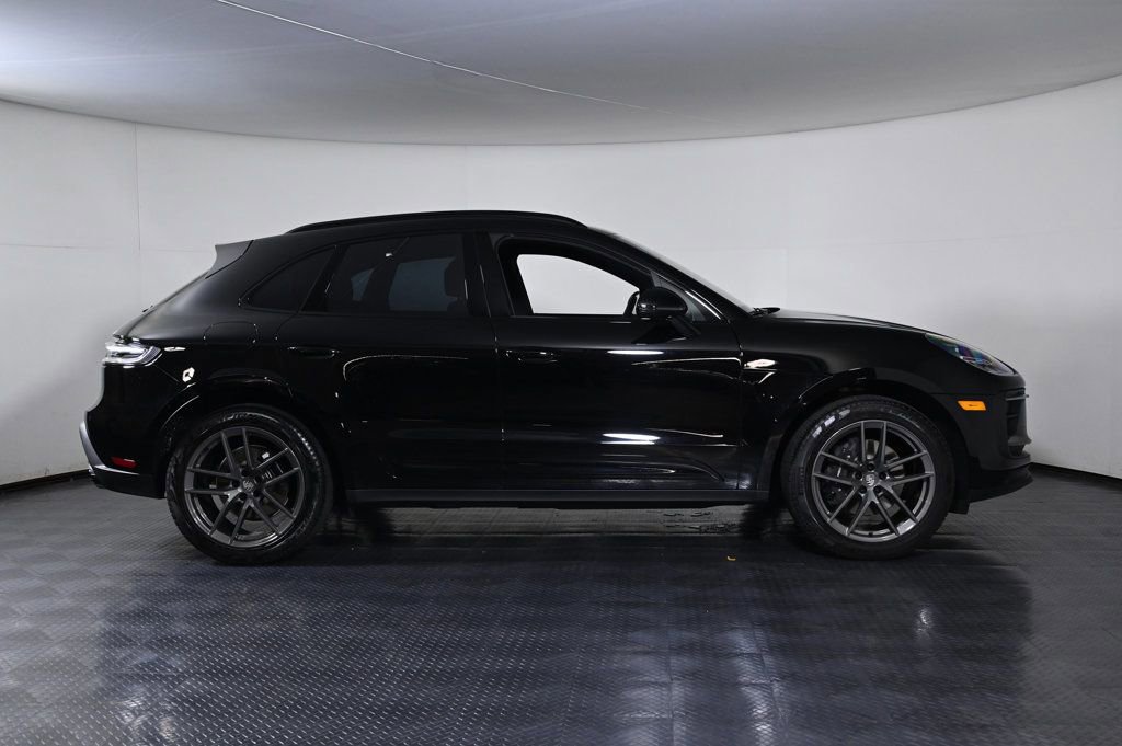 Certified 2025 Porsche Macan Turbo image 8