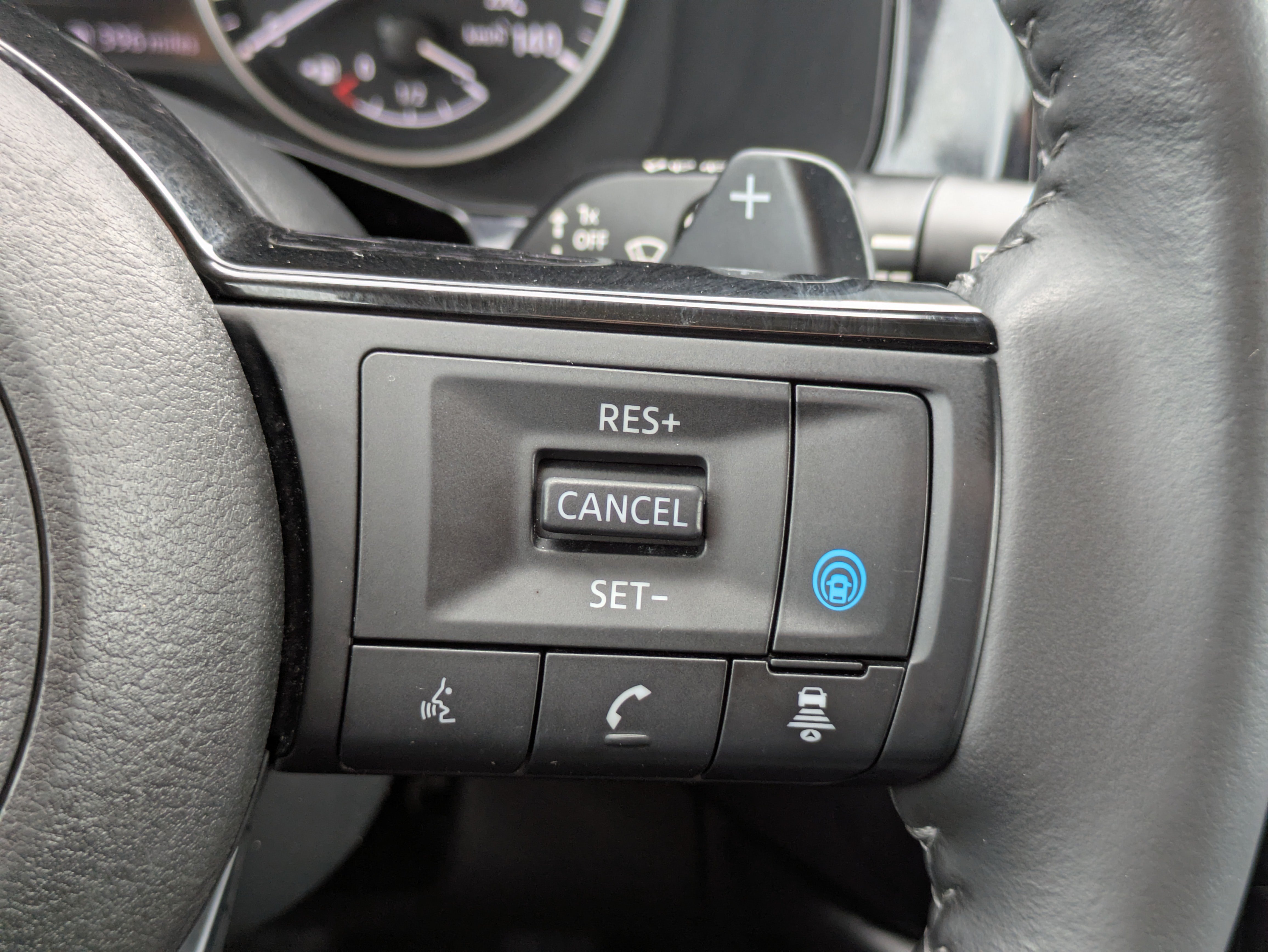 Used 2025 Nissan Pathfinder SL AWD/4WD image 25