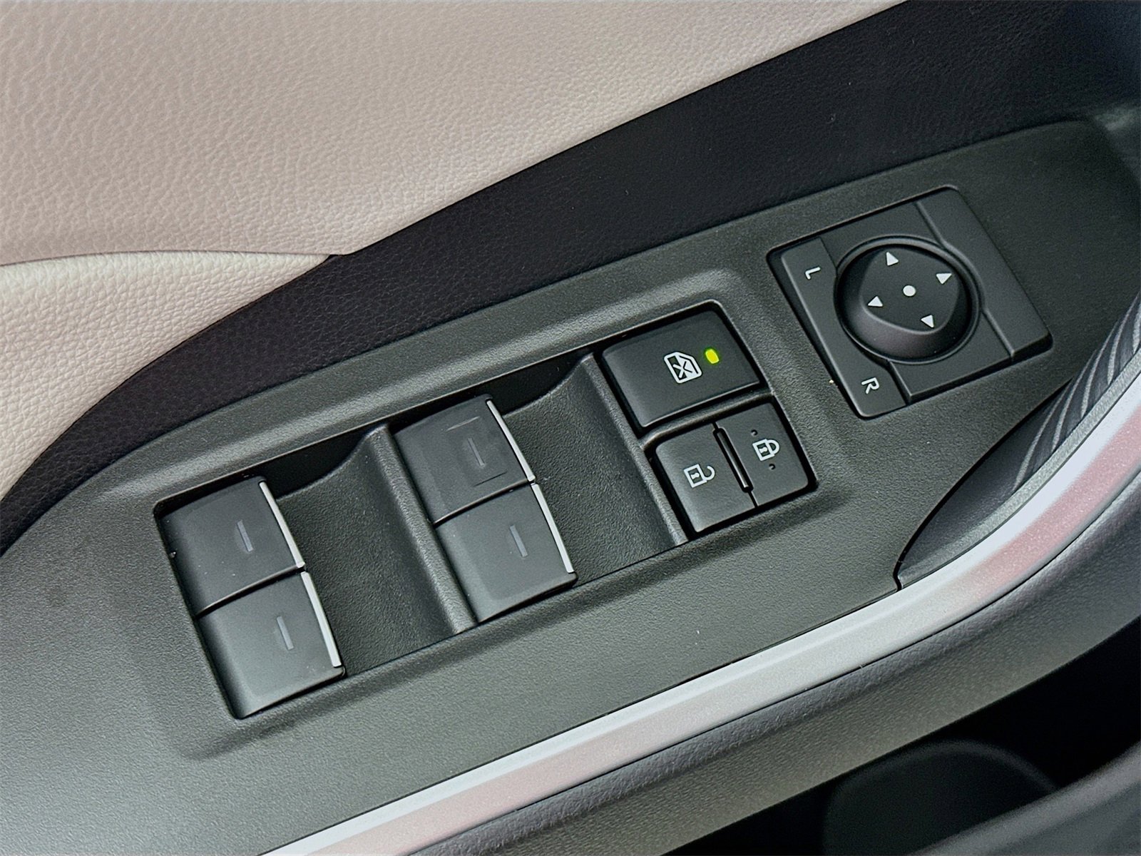 New 2025 Toyota RAV4 XLE image 18