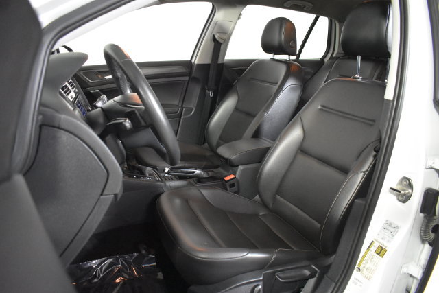 Used 2020 Volkswagen Golf 4-Door FWD image 9