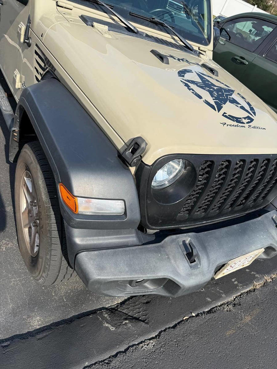 Used 2020 Jeep Gladiator Sport w/ Quick Order Package 24S image 15