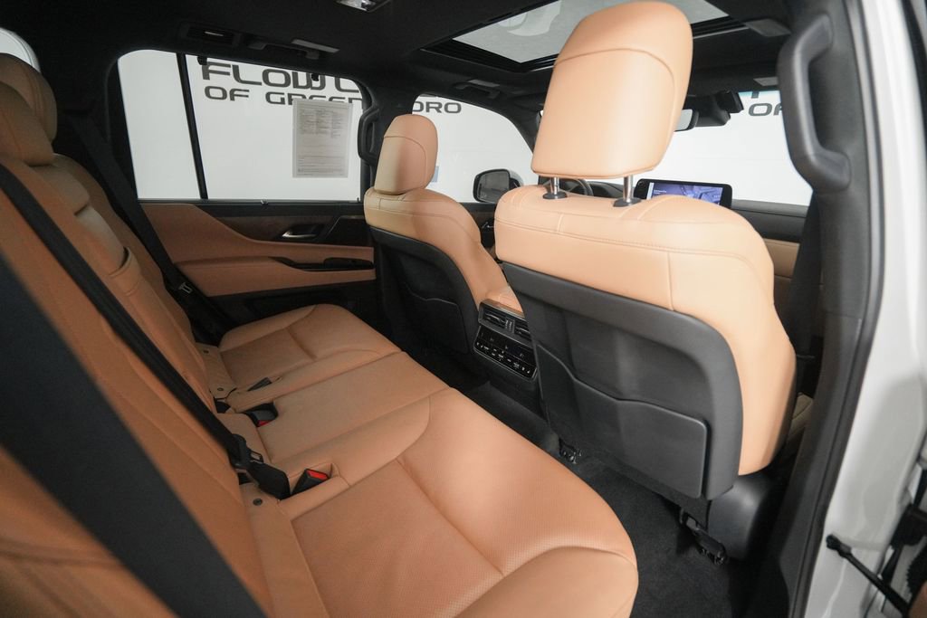Used 2024 Lexus LX 600 4WD w/ Luxury Package image 18