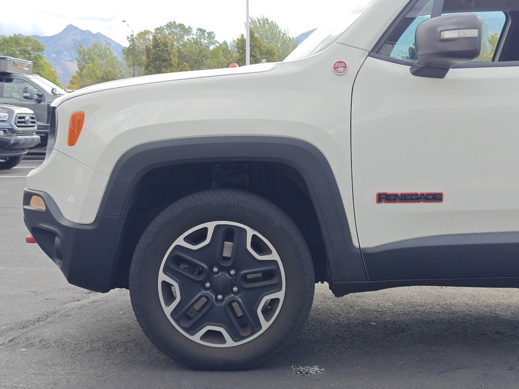 Used 2016 Jeep Renegade Trailhawk image 32