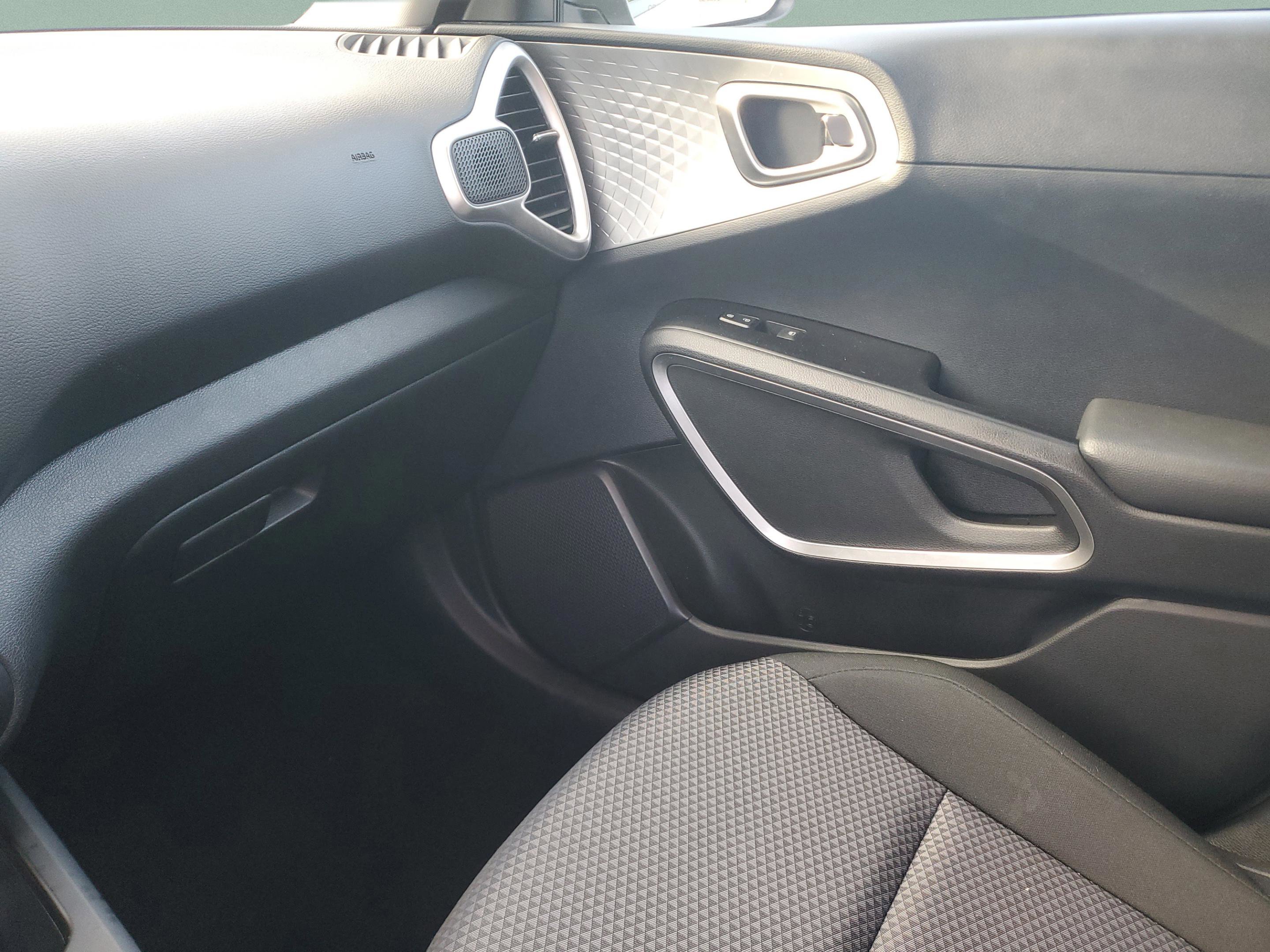 Certified 2025 Kia Soul LX w/ LX Technology Package FWD image 20