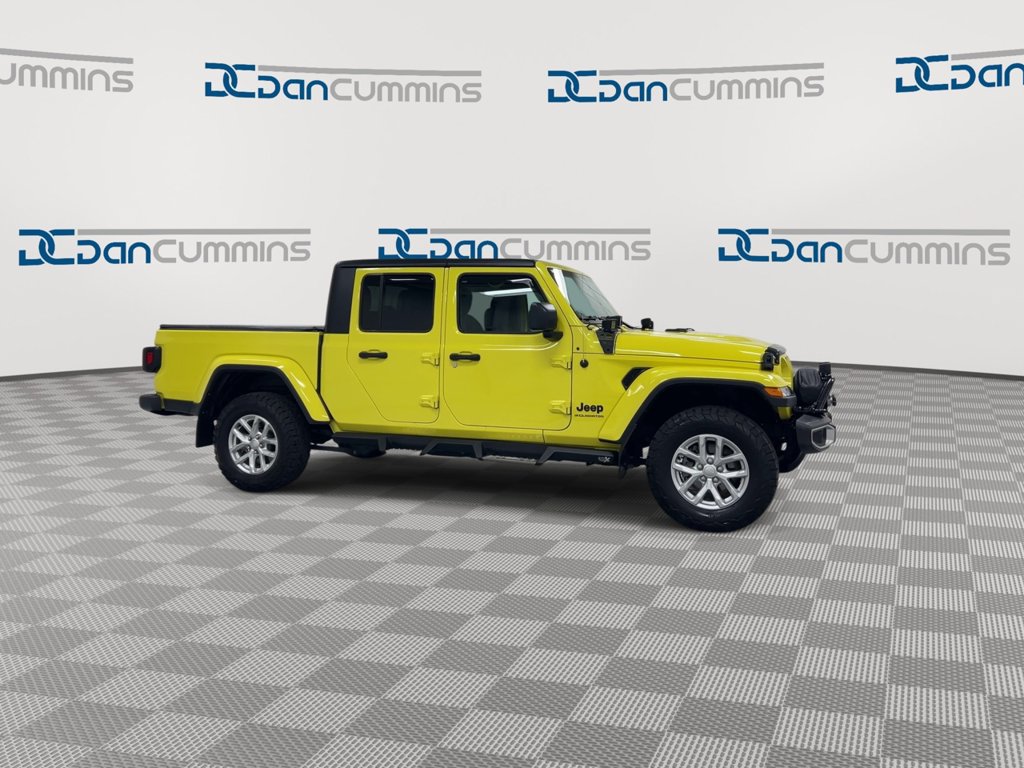 Used 2023 Jeep Gladiator Sport AWD/4WD image 2