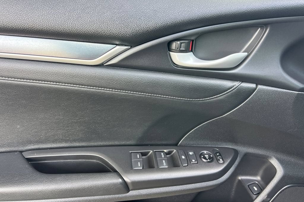 Used 2018 Honda Civic Touring image 5