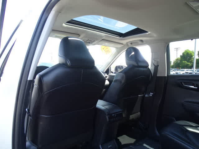 Used 2022 Toyota Highlander XLE FWD image 22