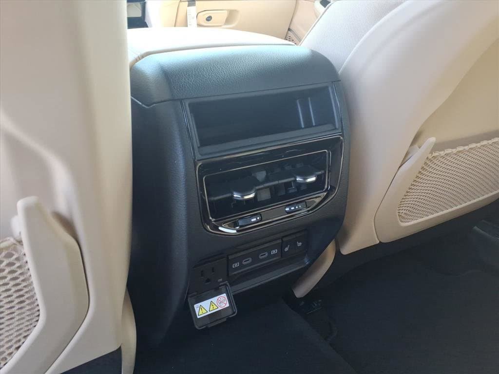 New 2026 Jeep Grand Cherokee Limited AWD/4WD image 9