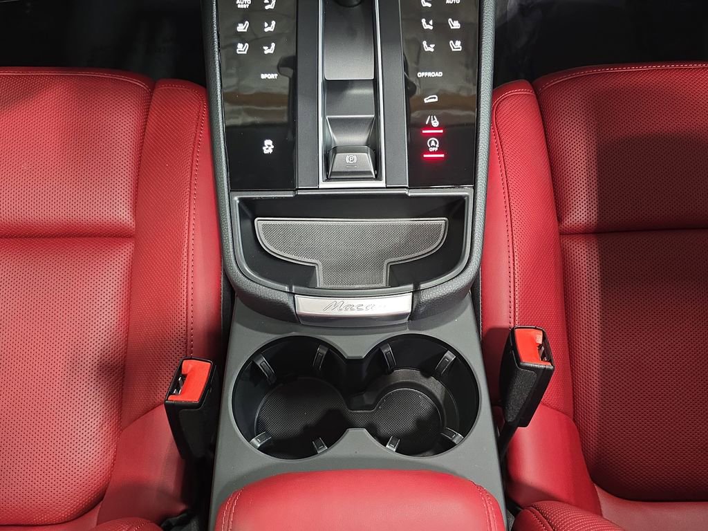 Used 2025 Porsche Macan image 20