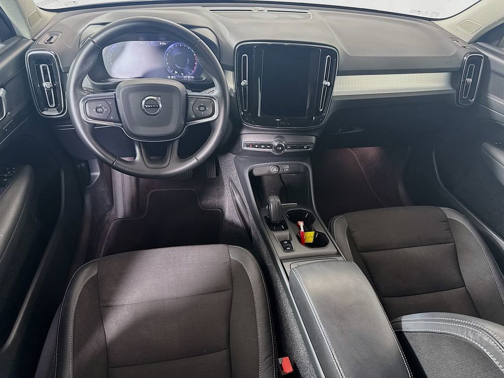 Used 2020 Volvo XC40 T5 Momentum image 23
