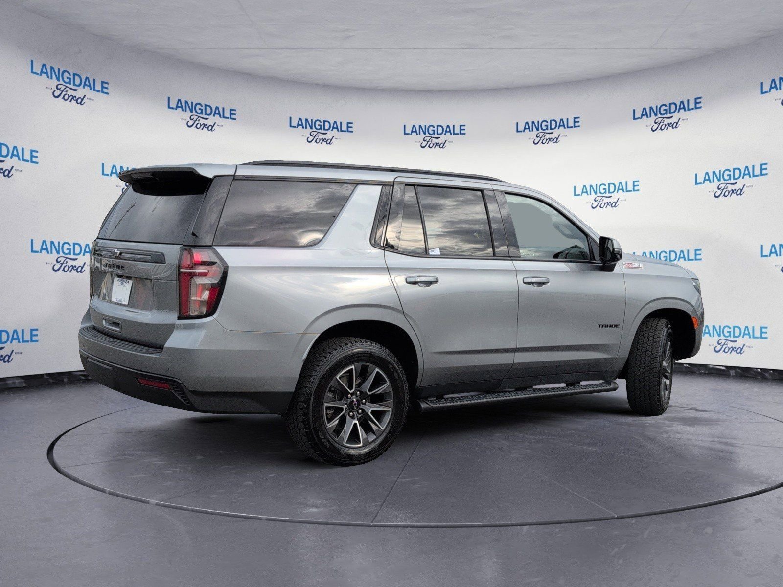 Used 2023 Chevrolet Tahoe Z71 w/ Z71 Off-Road Package AWD/4WD image 4