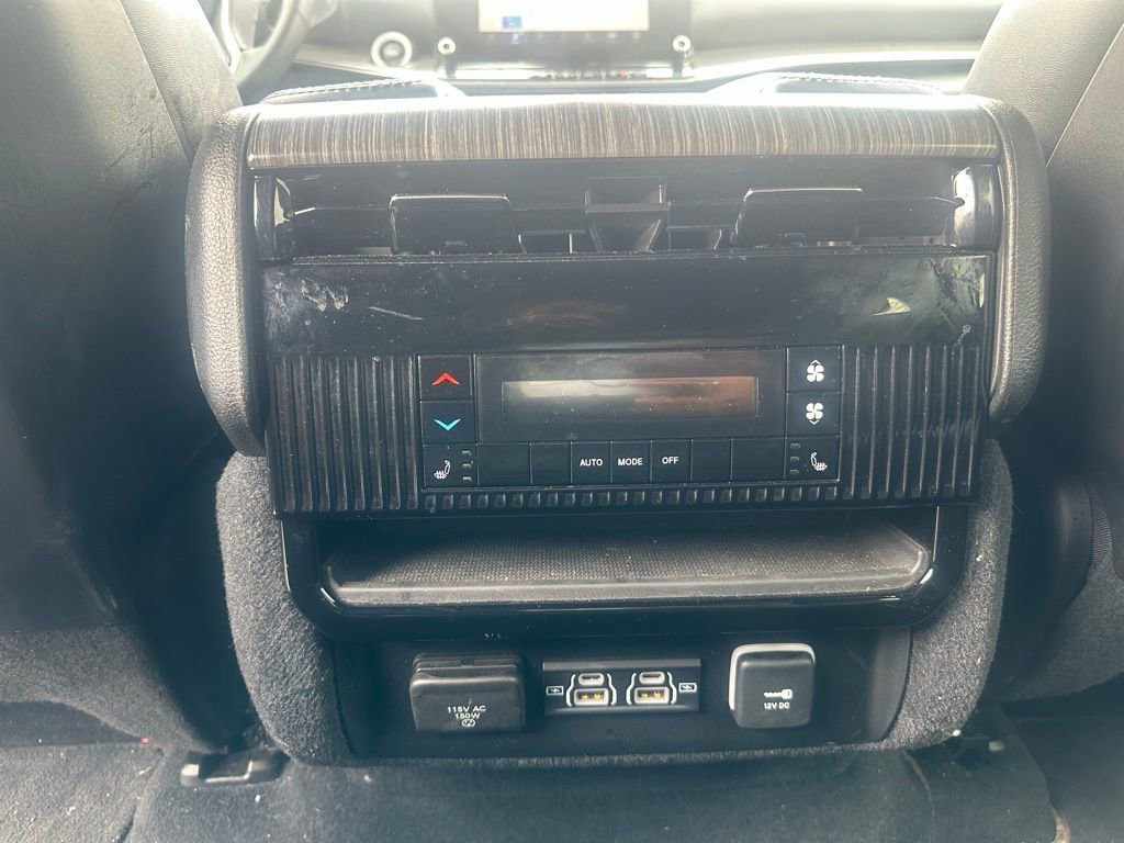 Used 2023 Jeep Wagoneer Series III w/ Preferred Equipment Group image 16