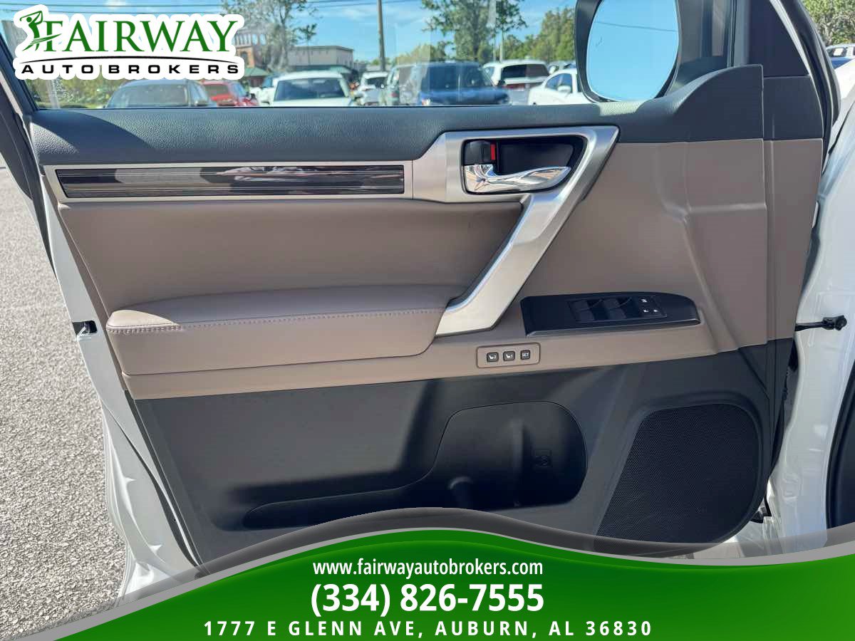 Used 2023 Lexus GX 460 Premium w/ Accessory Package AWD/4WD image 29