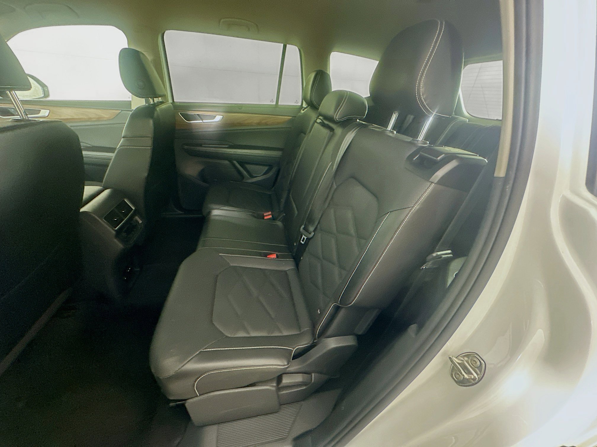 Used 2025 Volkswagen Atlas SE image 27