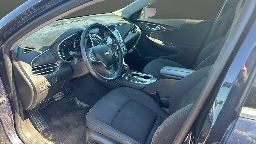 Used 2017 Chevrolet Malibu LT FWD image 11