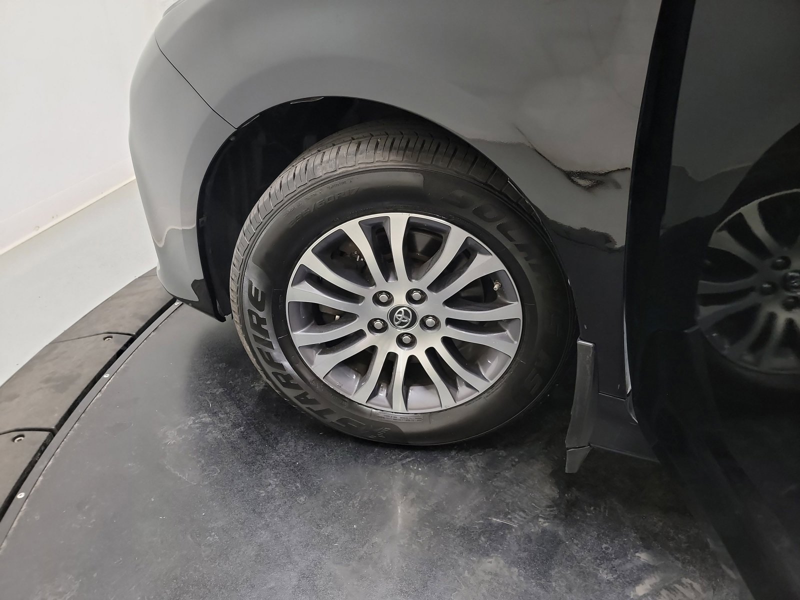 Used 2019 Toyota Sienna XLE image 30