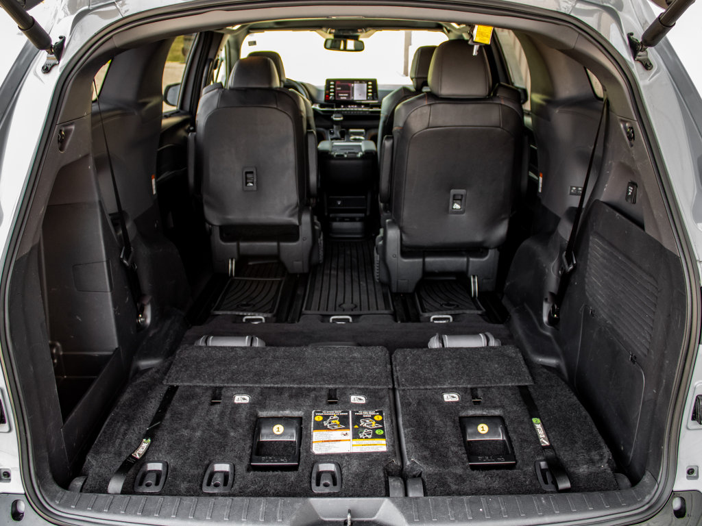 Used 2024 Toyota Sienna XSE w/ XSE Plus Package AWD/4WD image 30