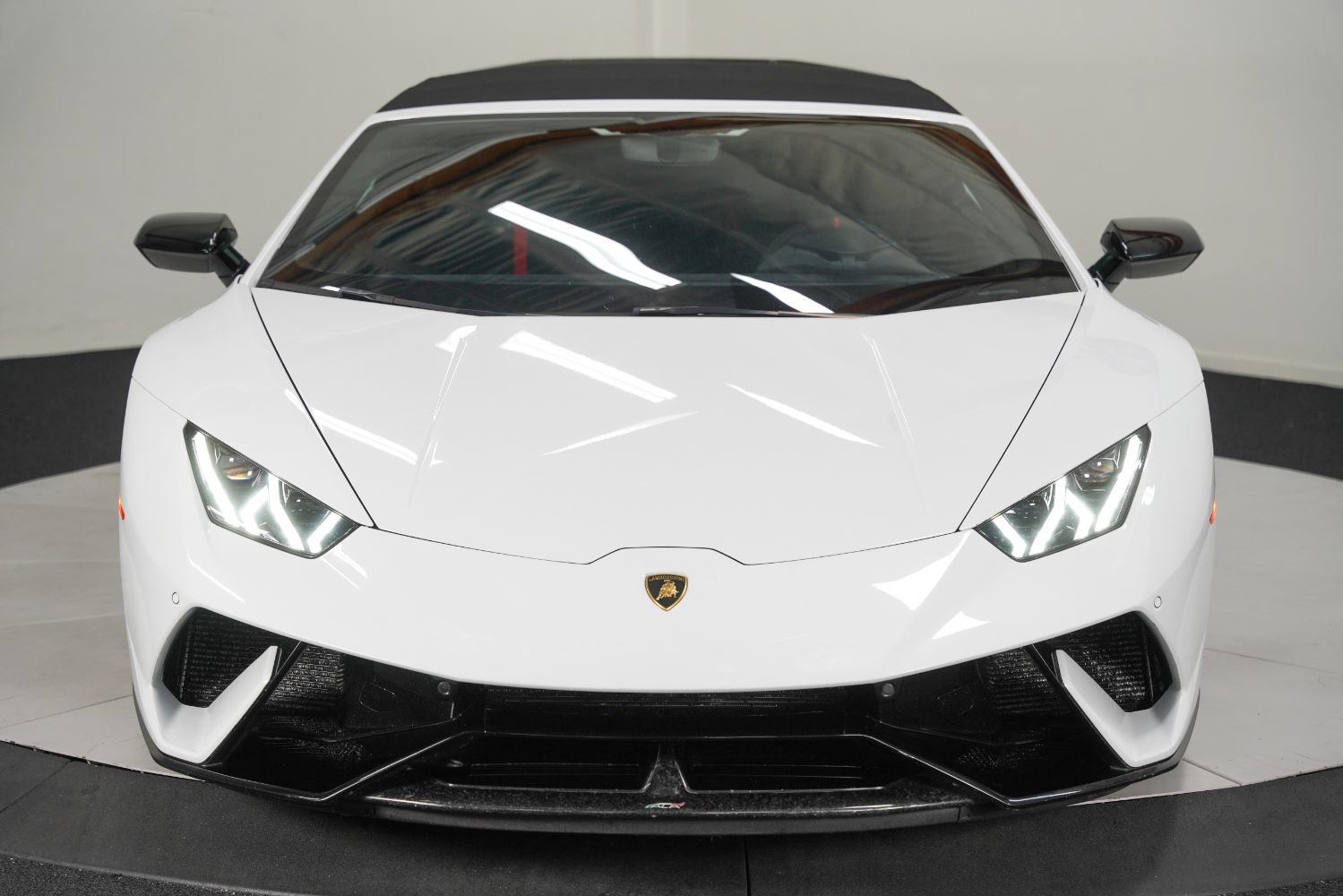 Used 2018 Lamborghini Huracan Performante AWD/4WD image 9