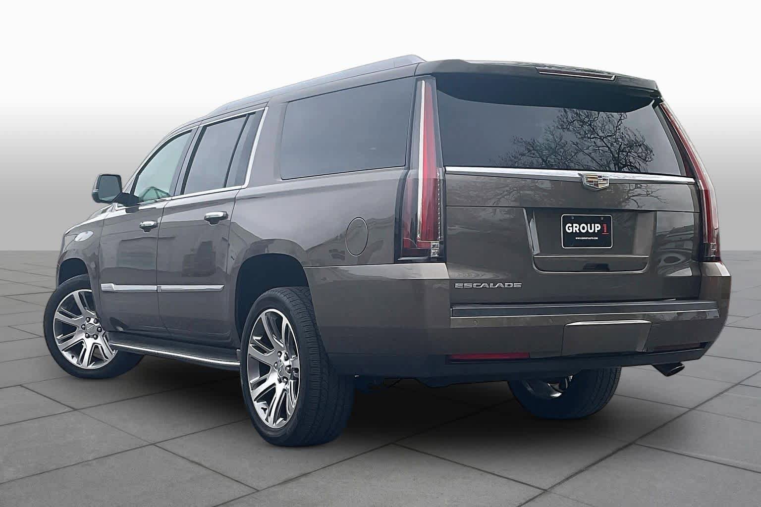 Used 2015 Cadillac Escalade ESV Luxury AWD/4WD image 11