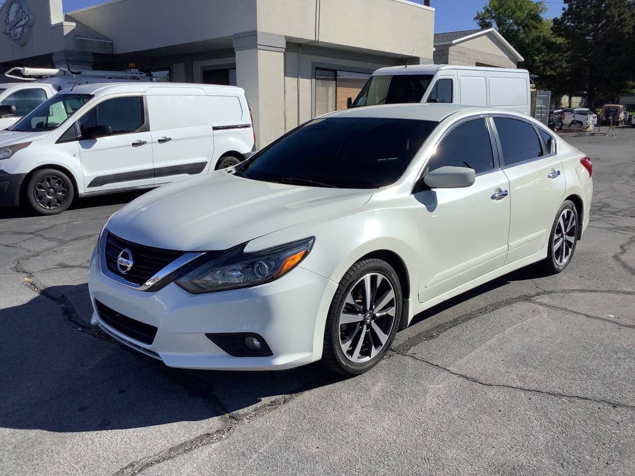 Used 2017 Nissan Altima 3.5 SR FWD image 2