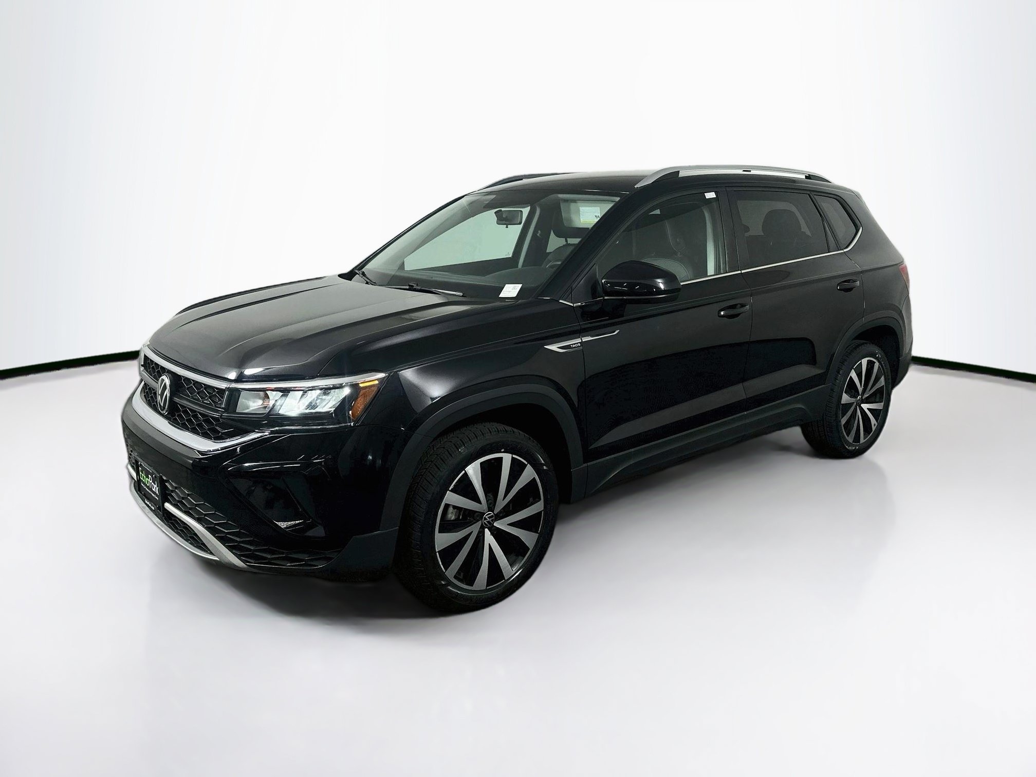 Used 2022 Volkswagen Taos SE FWD image 3