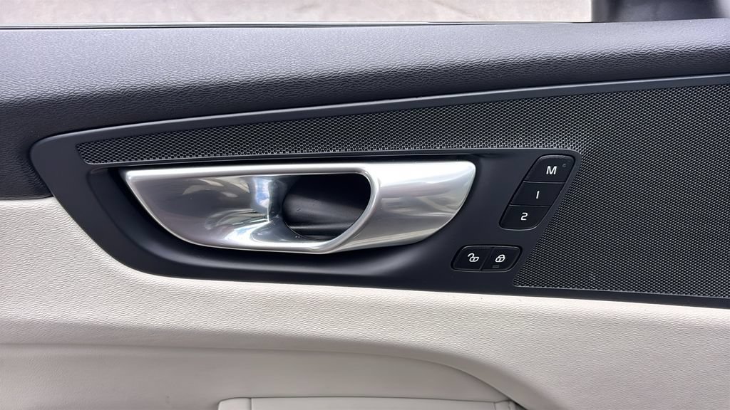 Certified 2024 Volvo XC60 B5 Plus w/ Climate Package AWD/4WD image 11