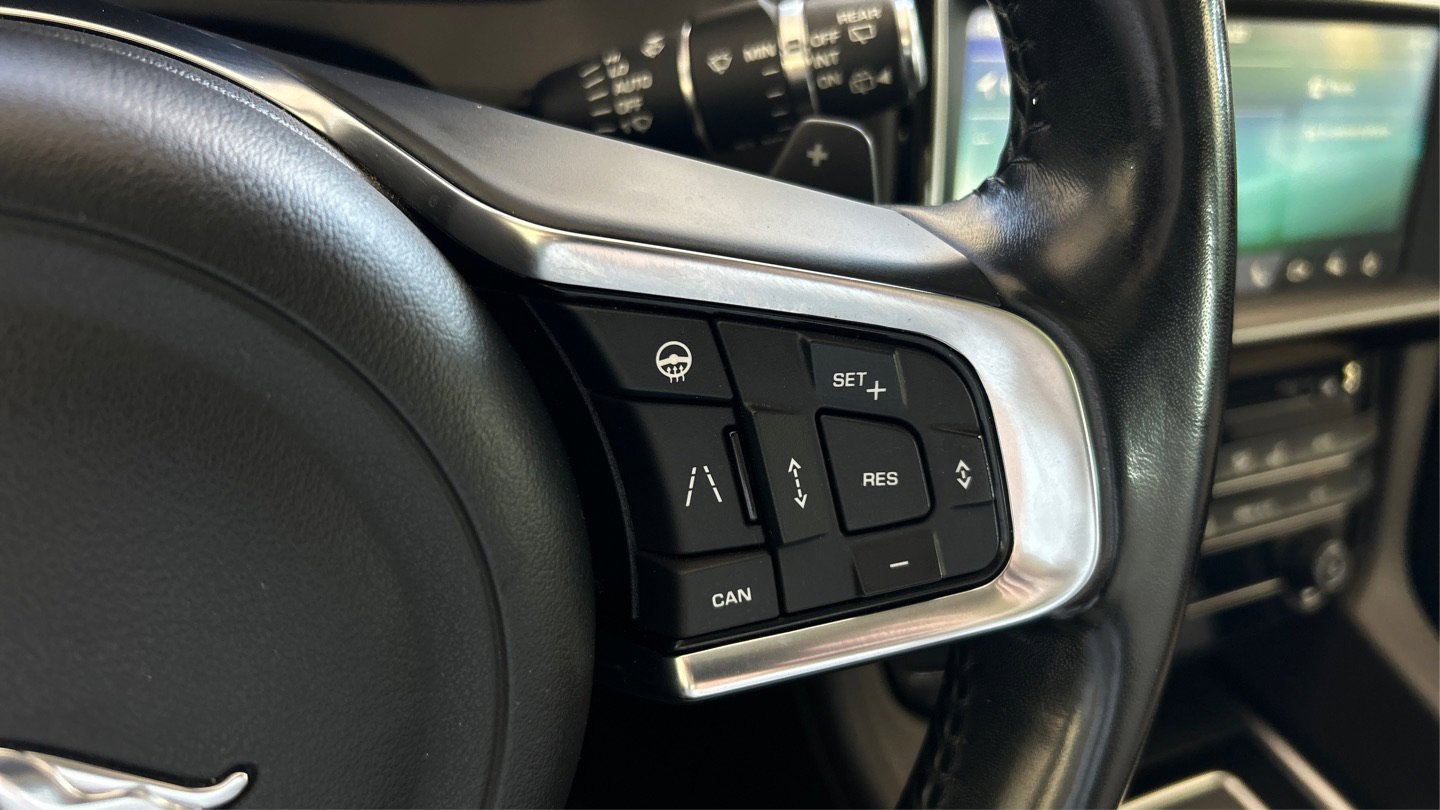 Used 2019 Jaguar F-PACE Prestige image 31