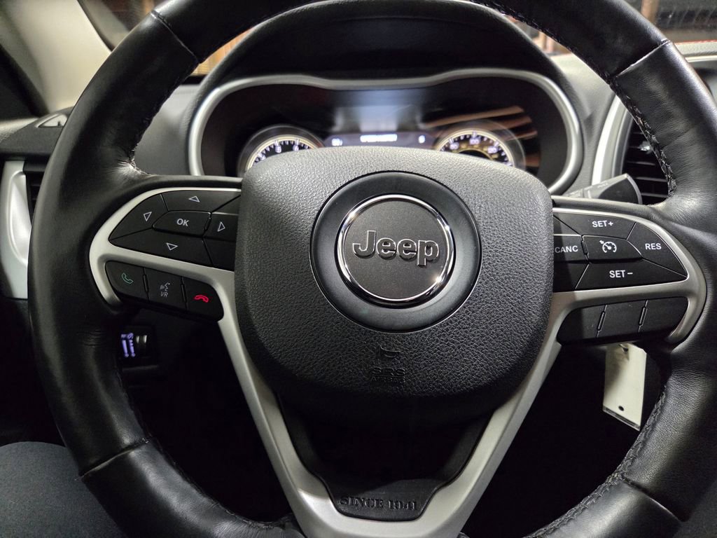 Used 2016 Jeep Cherokee Trailhawk w/ Cold Weather Group image 8