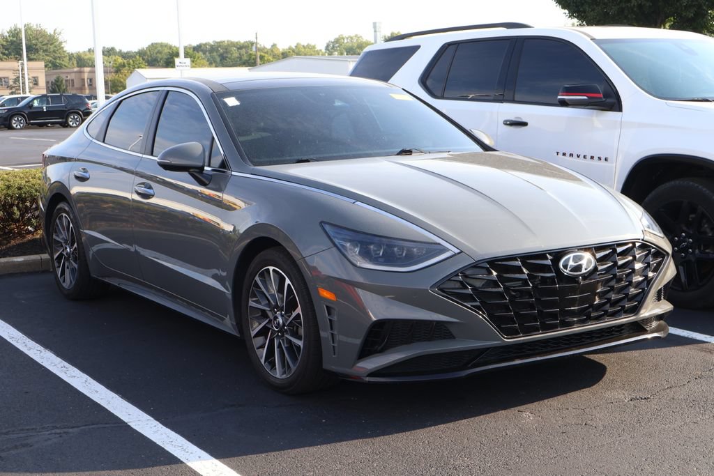Used 2020 Hyundai Sonata Limited w/ Preferred Accessory Package FWD image 3