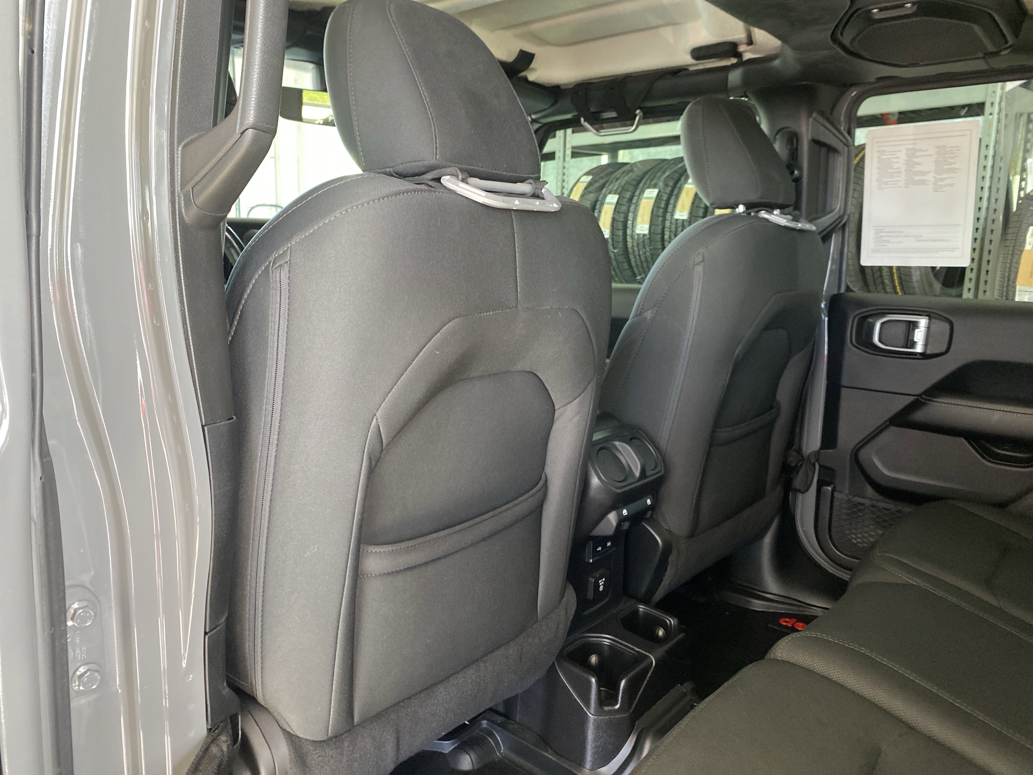 Used 2018 Jeep Wrangler Unlimited Sahara image 19