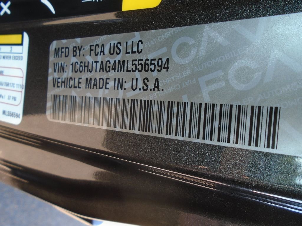 Certified 2021 Jeep Gladiator Willys image 17