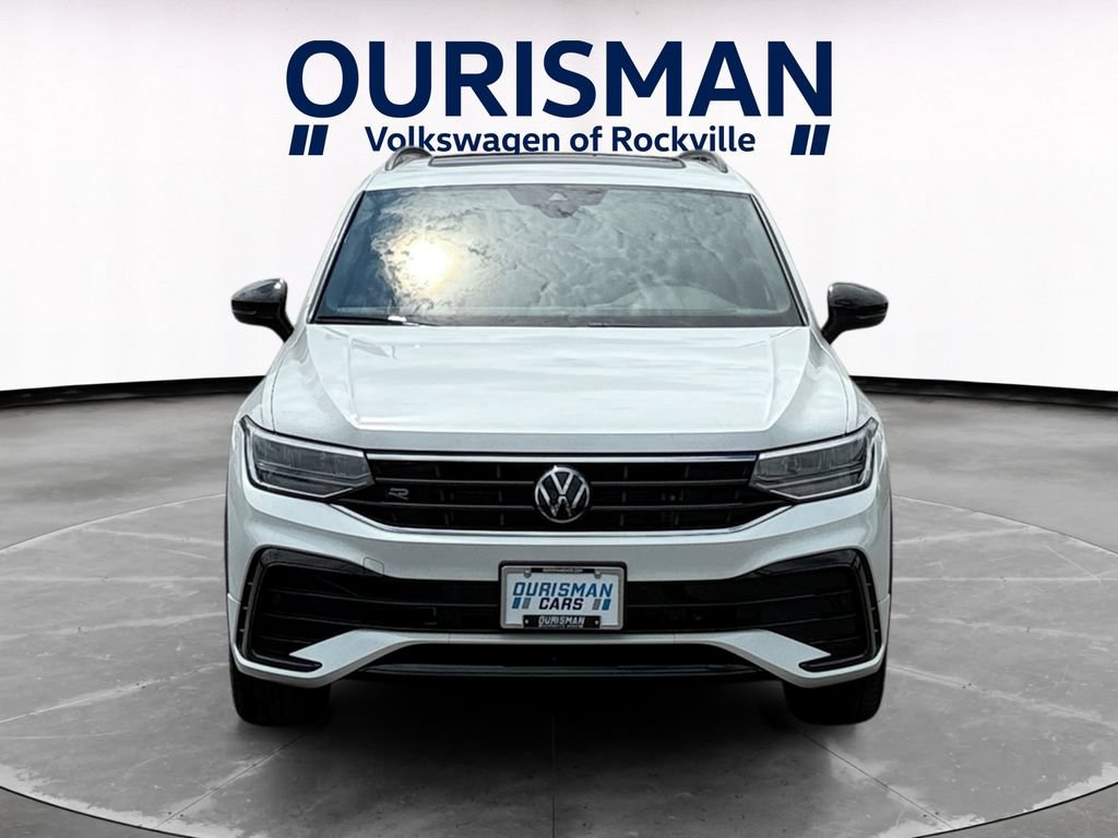 Used 2024 Volkswagen Tiguan SE R-Line AWD/4WD image 8