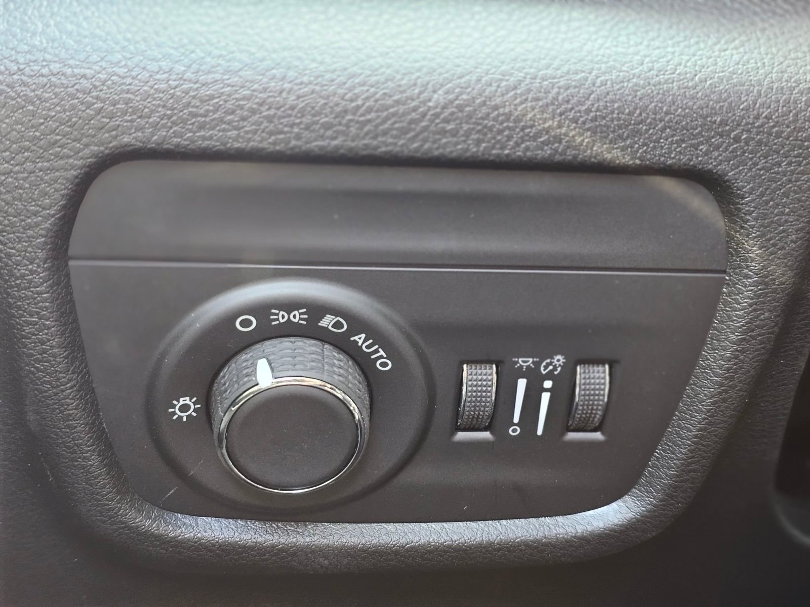 New 2026 Jeep Grand Cherokee Laredo image 17