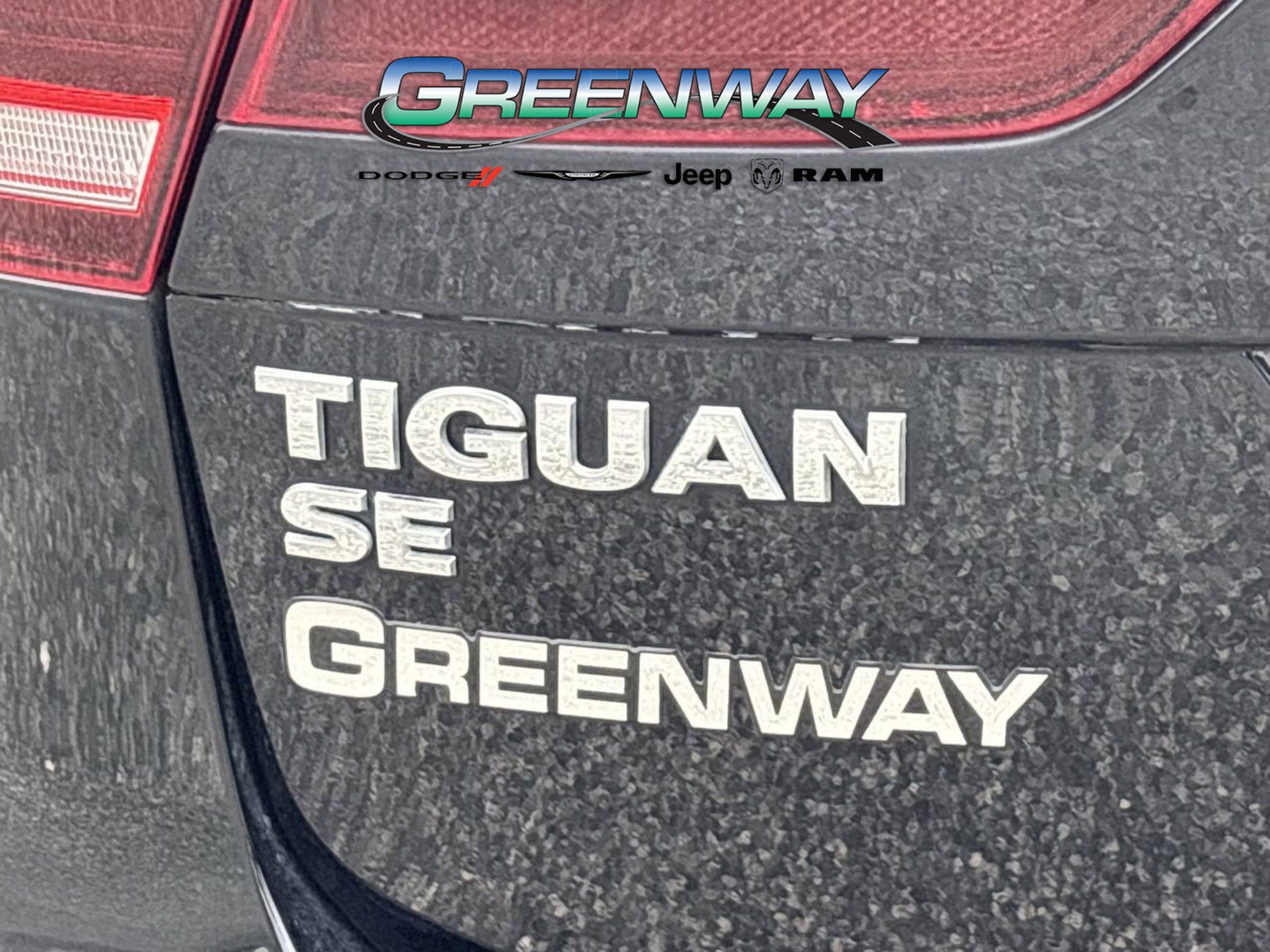 Used 2019 Volkswagen Tiguan SE image 28