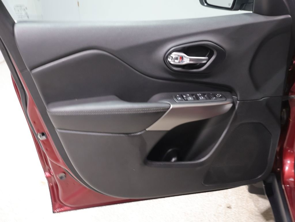 Used 2021 Jeep Cherokee Latitude Lux image 14