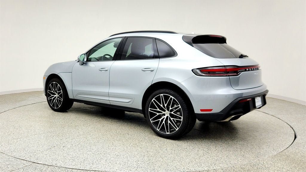 Used 2025 Porsche Macan AWD/4WD image 7