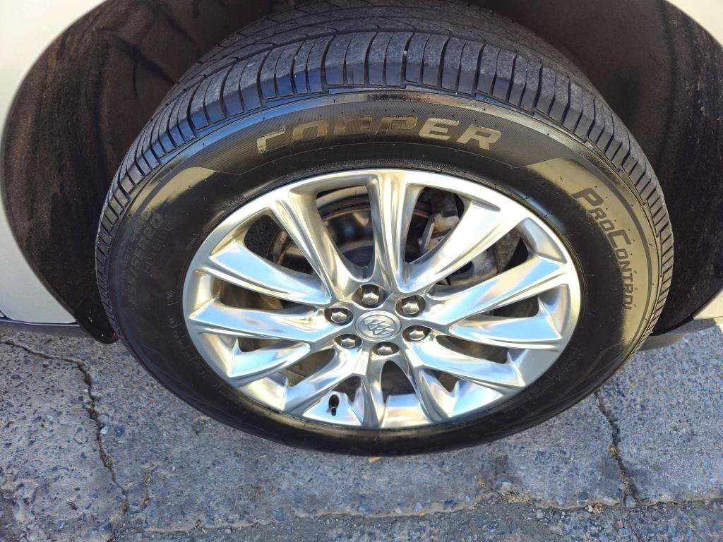 Used 2021 Buick Enclave Essence w/ Sound and Sites Package AWD/4WD image 14