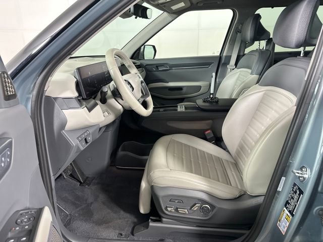 Used 2024 Kia EV9 Land image 11
