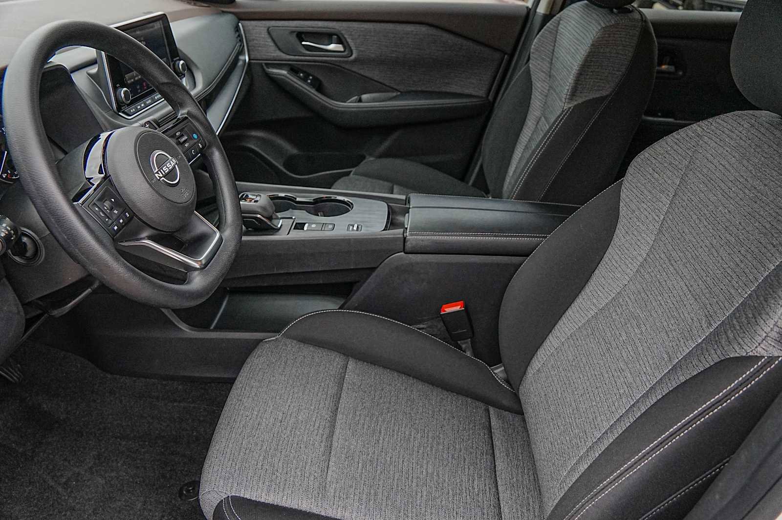 Used 2023 Nissan Rogue SV image 10